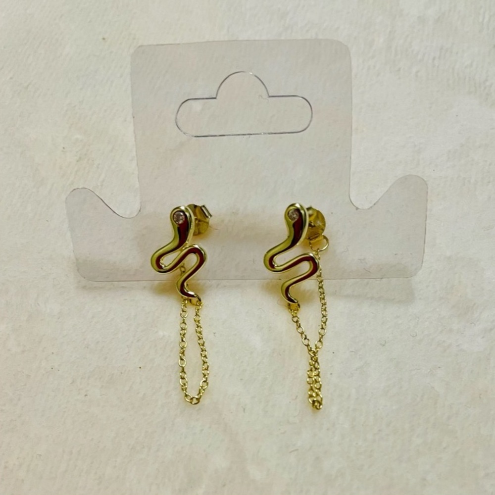 Snake earring color gold